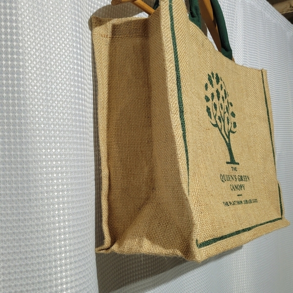 The Queen's Green Canopy Platinum Jubilee 2022 Bag of Ethics Tote - Picture 3 of 13